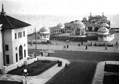 View-of-Hastings-Pier-from-White-Rock-Gardens.-1953.